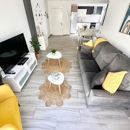 Mango Sorbet Super Central, 3 Desks, High Speed Internet, 3 Bedrooms And 2 Bathrooms Apartman *