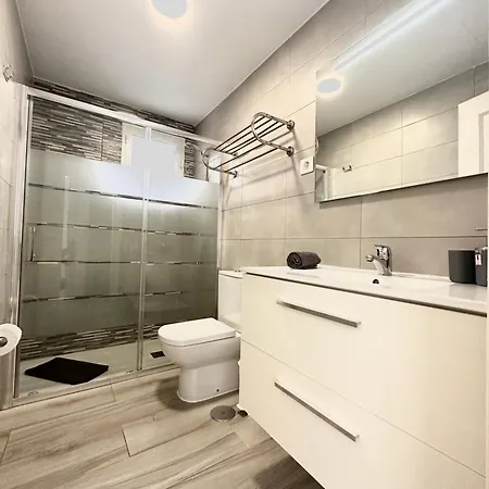 Mango Sorbet Super Central, 3 Desks, High Speed Internet, 3 Bedrooms And 2 Bathrooms 아파트