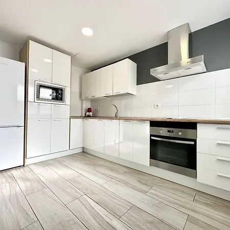 Mango Sorbet Super Central, 3 Desks, High Speed Internet, 3 Bedrooms And 2 Bathrooms 아파트 *