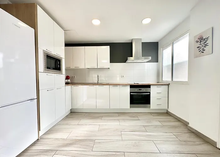 Mango Sorbet Súper Central, 3 Desks, High Speed Internet, 3 Bedrooms&2 Bathrooms